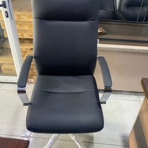 Fauteuil Chrome Élégance - Le Luxe de la Simplicité