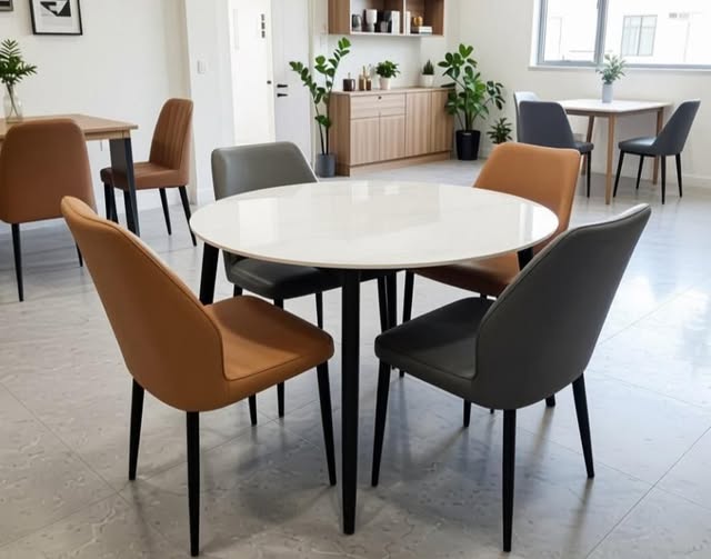 Table Ronde 1M & 4 Chaises Coordonnées - Cercle Royal